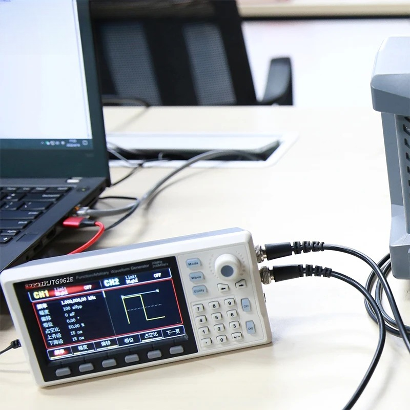 Function Signal Generator UTG9 - Dual Channel Arbitrary Waveform Function Generator 60Mhz ulasan dan harga